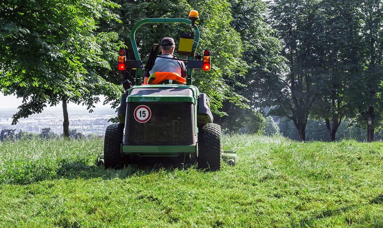 Zip Around The Lawn Using The Best Tire Pressure For ZeroTurn Mowers